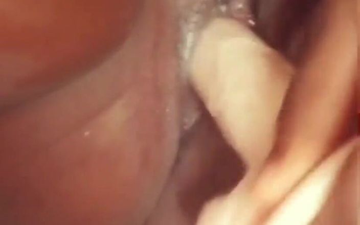 Juicy fat pussy: Zwarte solo masturbatie gaat viraal