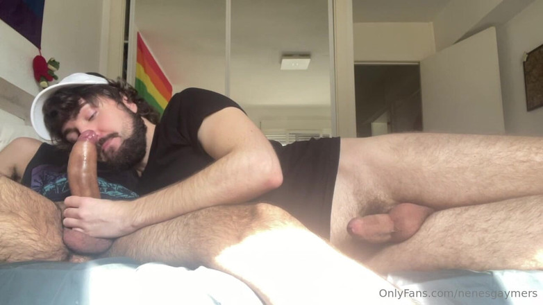 Nenesgaymers: Ils se sucent la bite et jouissent beaucoup