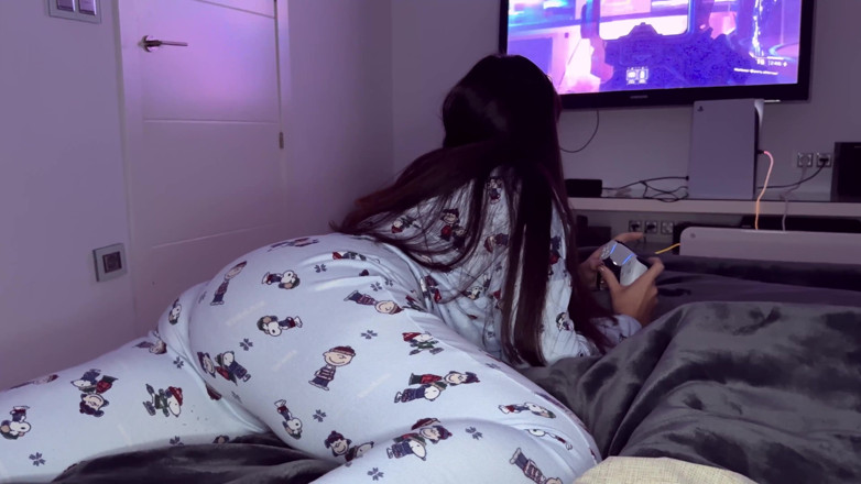Pamsnusnu: Chơi game với chị kế kết thúc trong màn mạnh...