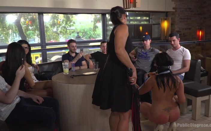 Public Disgrace by Kink: Nerviosa novata Naomi se la follan en su vecindario