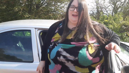 SSBBWLadyBrads: BBW SSBBW se snaží dostat do auta + nepovedené záběry