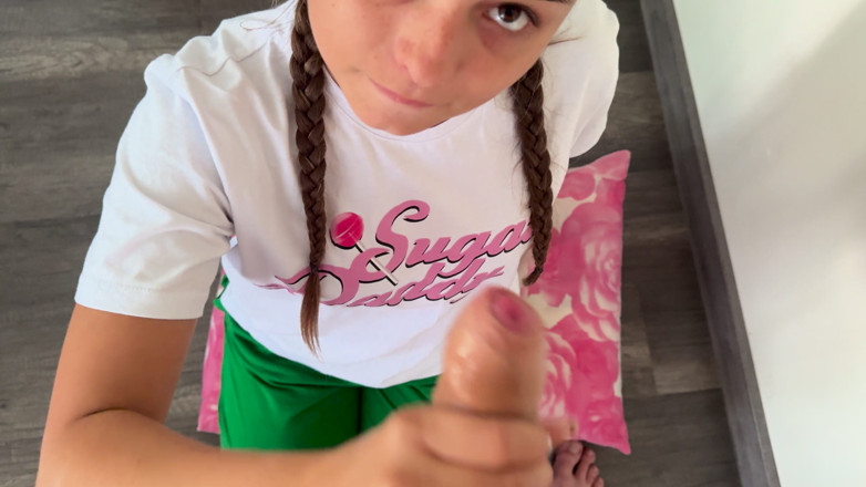misss_vikki: She Turns a Dick Into a Cute Little Performance