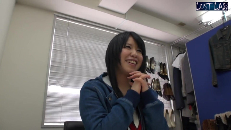 Lust lab: Pequena e peituda. Beleza gentil que ama o calor - ep1