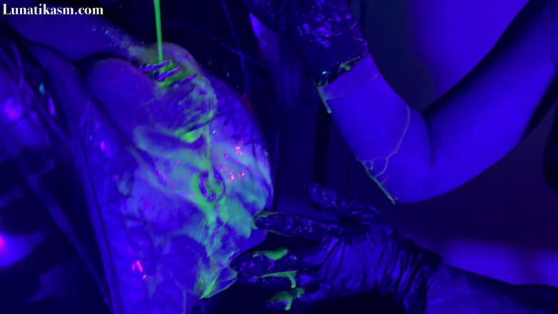 Mistress Lunatika: Neon - stăpâna cu pumnul Lunatika