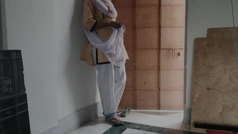 Fantacycutting: 老师做了一个伟大的计划，离开那个来上课的女孩