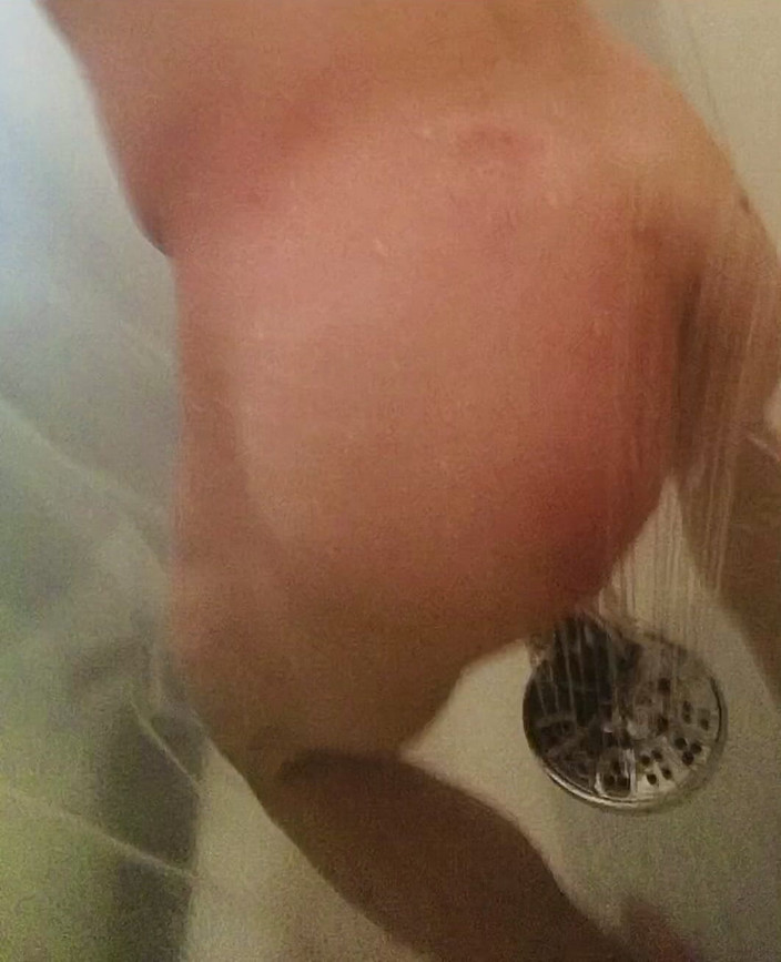 Leanor: Туга дупа у ванні