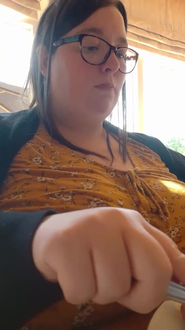 SSBBWLadyBrads: สาวอวบ SSBBW กินมื้อเช้าสไตล์อังกฤษเต็มจาน (ไม่มีเสียง)