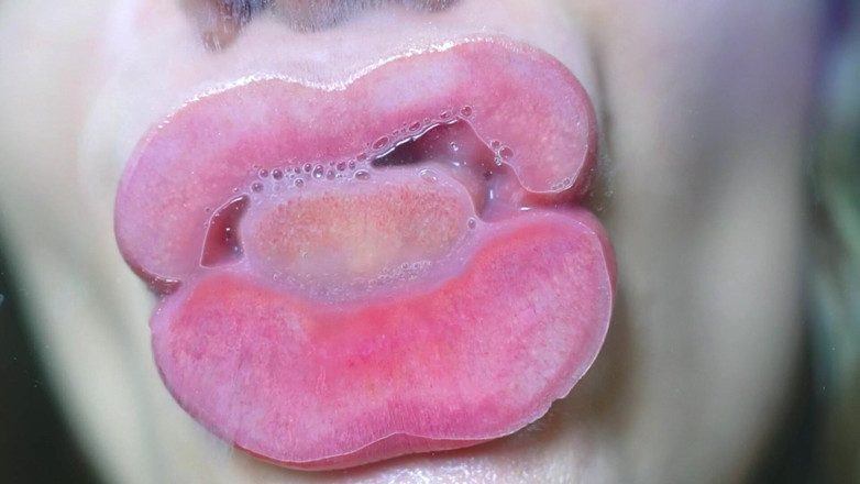 Rarible Diamond: Nahý šťavnatý polibek