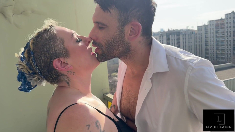 Livie Blainn: Açık havada oral seks