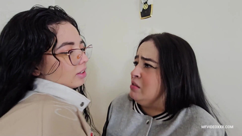 MF Lesbian: Il mio bacio ti terrà al sicuro