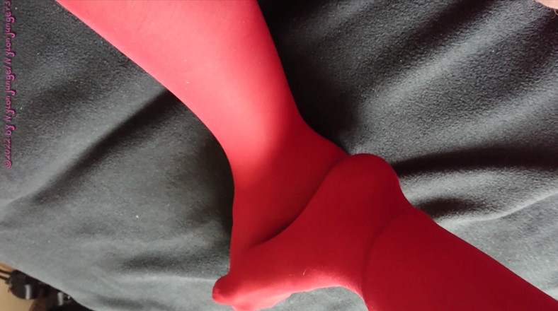 Carmen_Nylonjunge: Nylonjunge uwielbia czerwone rajstopy 3 ** Sperma **