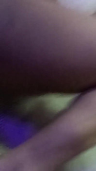 Une fille baise une chambre d’hôtel