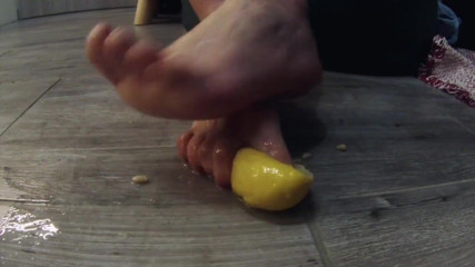 Foot Fetish Heaven: The lemon squeeze