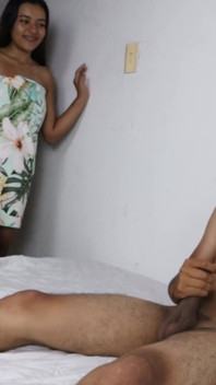 Sinnlicher Amateur-Paarsex – Mädchen bekommt perfekten und großartigen Creampie-Sex statt Lesen