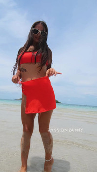 Beauté Bikini Et Froid Torride Sur La Plage