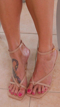 MILF Mother-in-law Teaches You the Secret to Pleasing Her Daughter