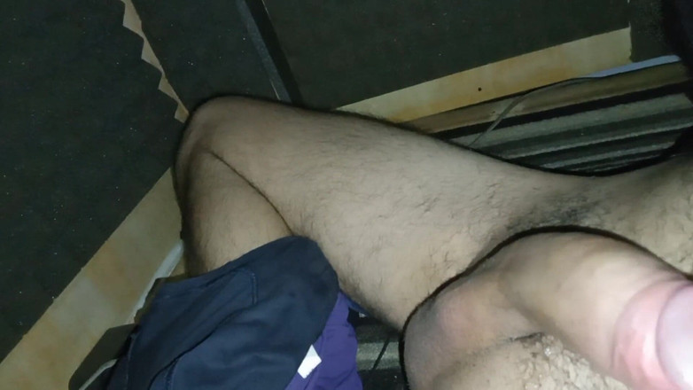 Lo Zborro: 当我在你嘴里吐口水时，看着我的眼睛