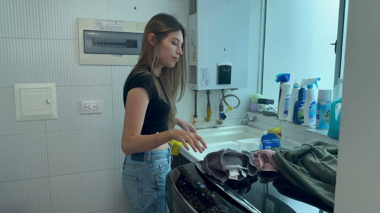 scarlettandc: Моя сусідка пропонує переспати зі мною у себе вдома