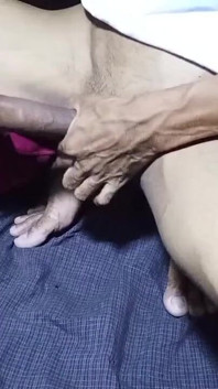 CẬU BÉ THỦ DÂM