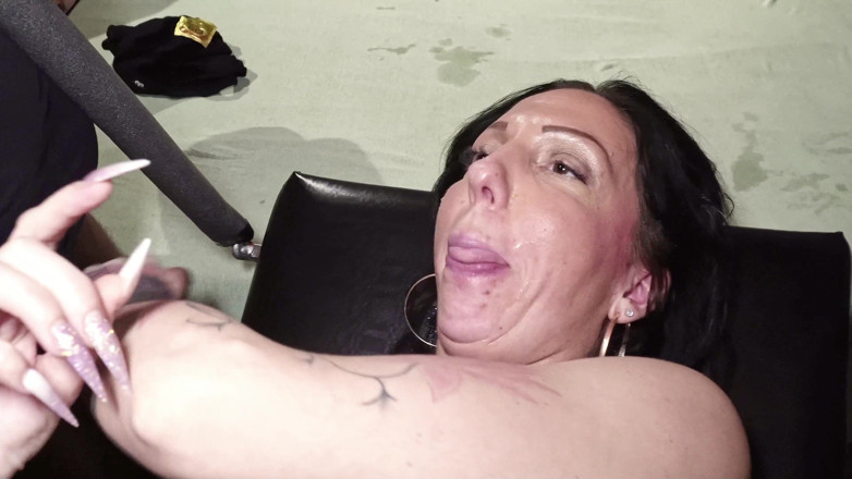 Scout69: Gangbang allemand avec Sarah Deluxe la salope mature tacrée avec...