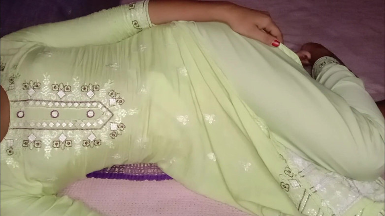 Deshi women: Most Beautiful Indian Couple Romance in Friend House Beautiful Tasneem