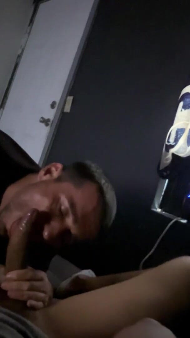 Texas-Toxicos: Un garçon blanc bave sur une énorme bite latino non circoncise