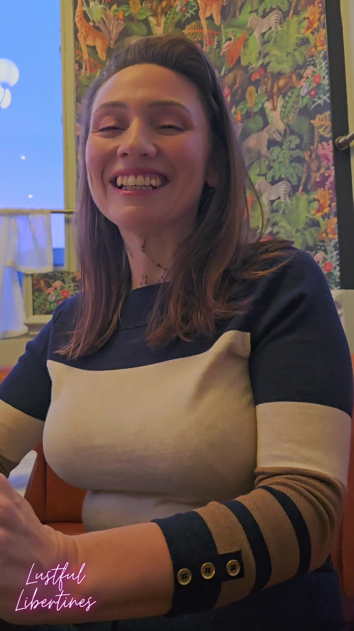 Lustful Libertines: 我不确定我的同事是否错误地给我发了她的视频。