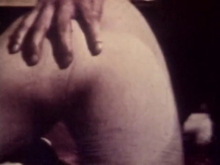 Vintage Usa: Elle chevauche une grosse bite vintage sauvage !