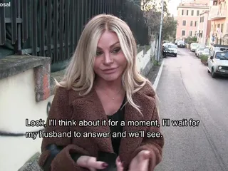 Propunere indecentă - fată italiană căsătorită sexy acceptă și se alege cu curul spart - subtitrări în engleză