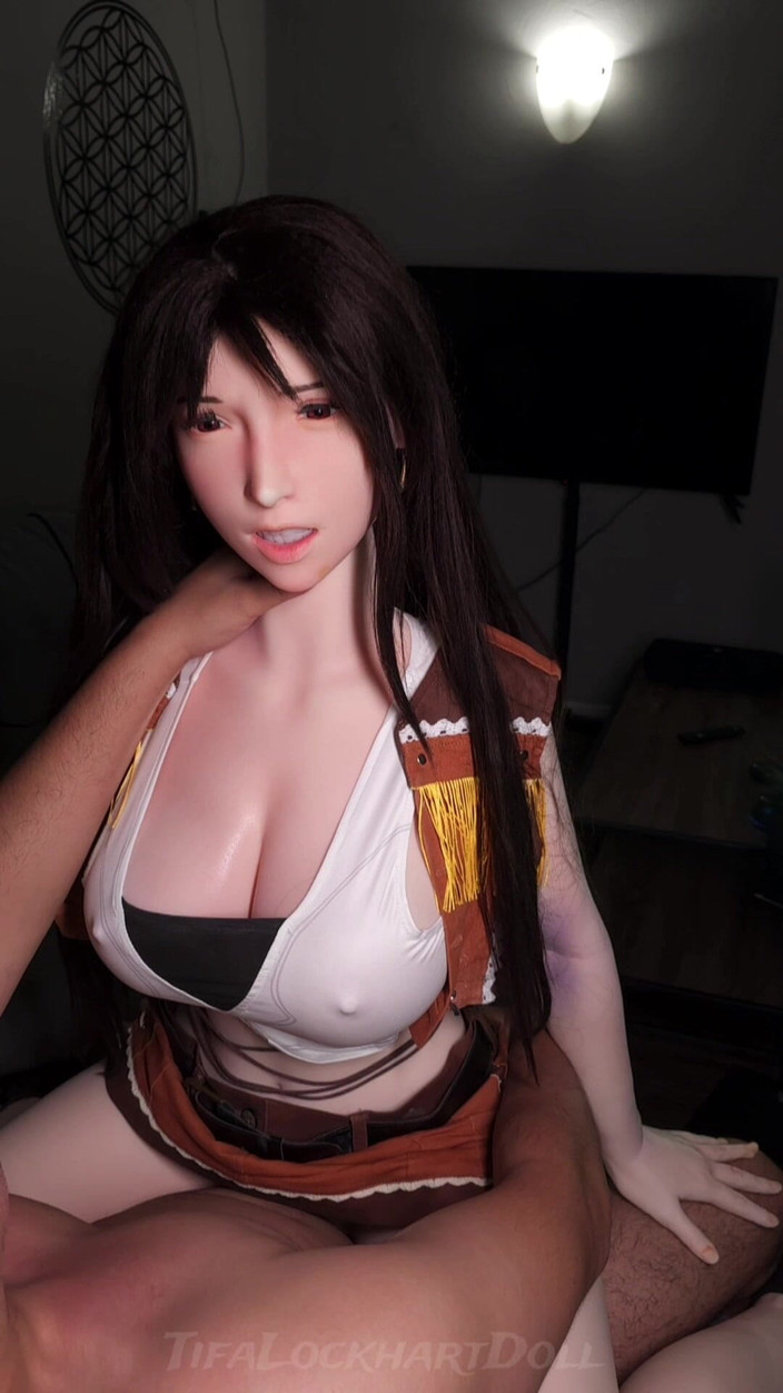 Tifa Lockhart Doll: ティファはラッキーVIPゲストに乗って中出しするまで