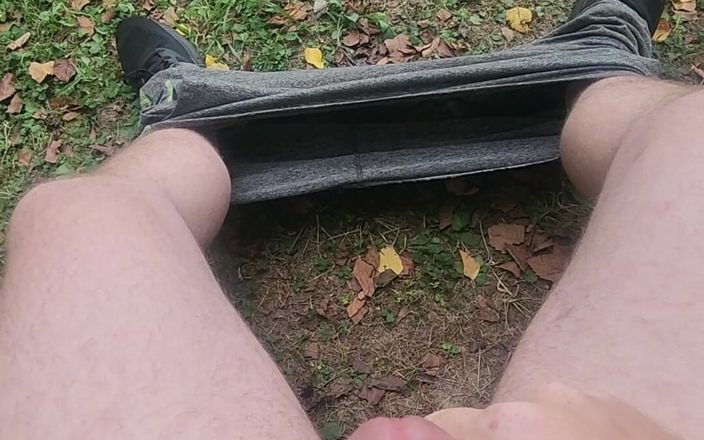 Djk31314: Taşak tarlasında boşalıyor ve işiyor.