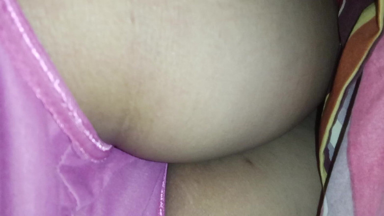 Citra: Si intrufola nel bagno della matrigna, dove la limousine è parcheggiata...