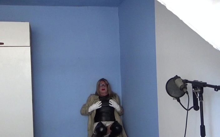 Leather Kirsten: 玩在皮革