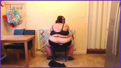 SSBBWLadyBrads: 肥胖的 ssbbw 在紧身皮裤时装秀