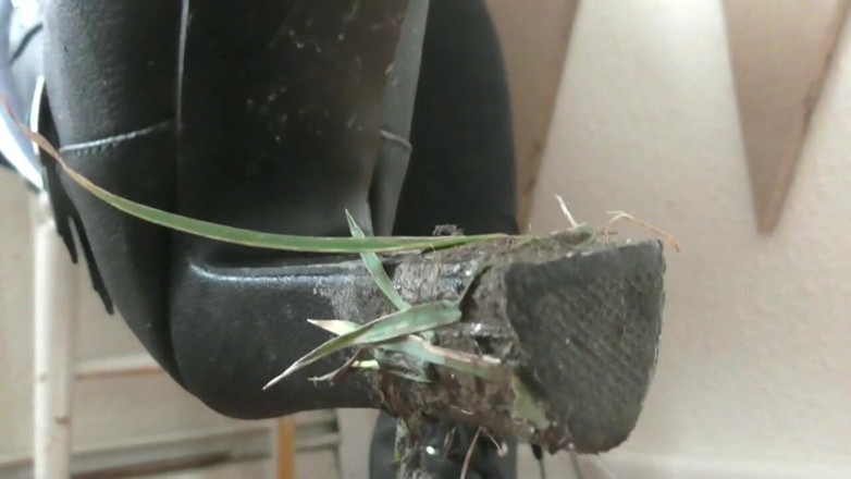 Kikka Jennie: Talons de bottes sales et crachats