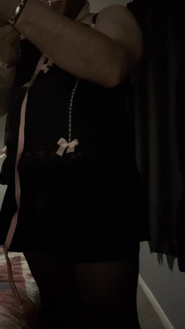 Shaun Cbt: 피어싱된 젖꼭지로 자지와 공을 따먹는 애널 크로스드레서