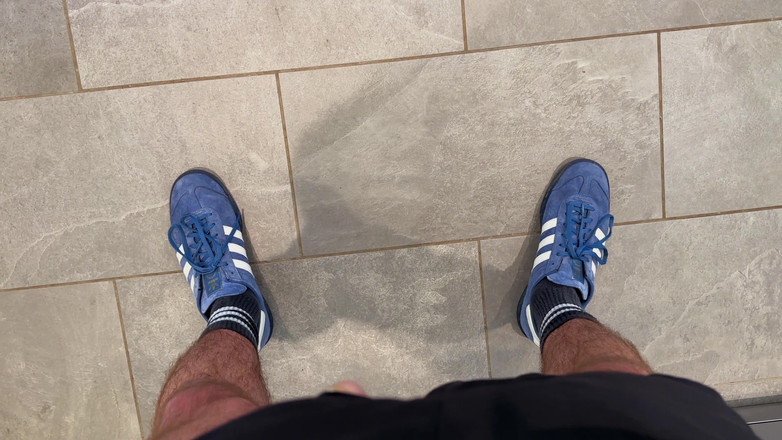 NakedFoxx: Meu amigo viu meu companheiro se masturbar e gozar em...