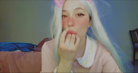 Bambietta Valentain: Heet anime-meisje zuigt aan haar mooie vingers