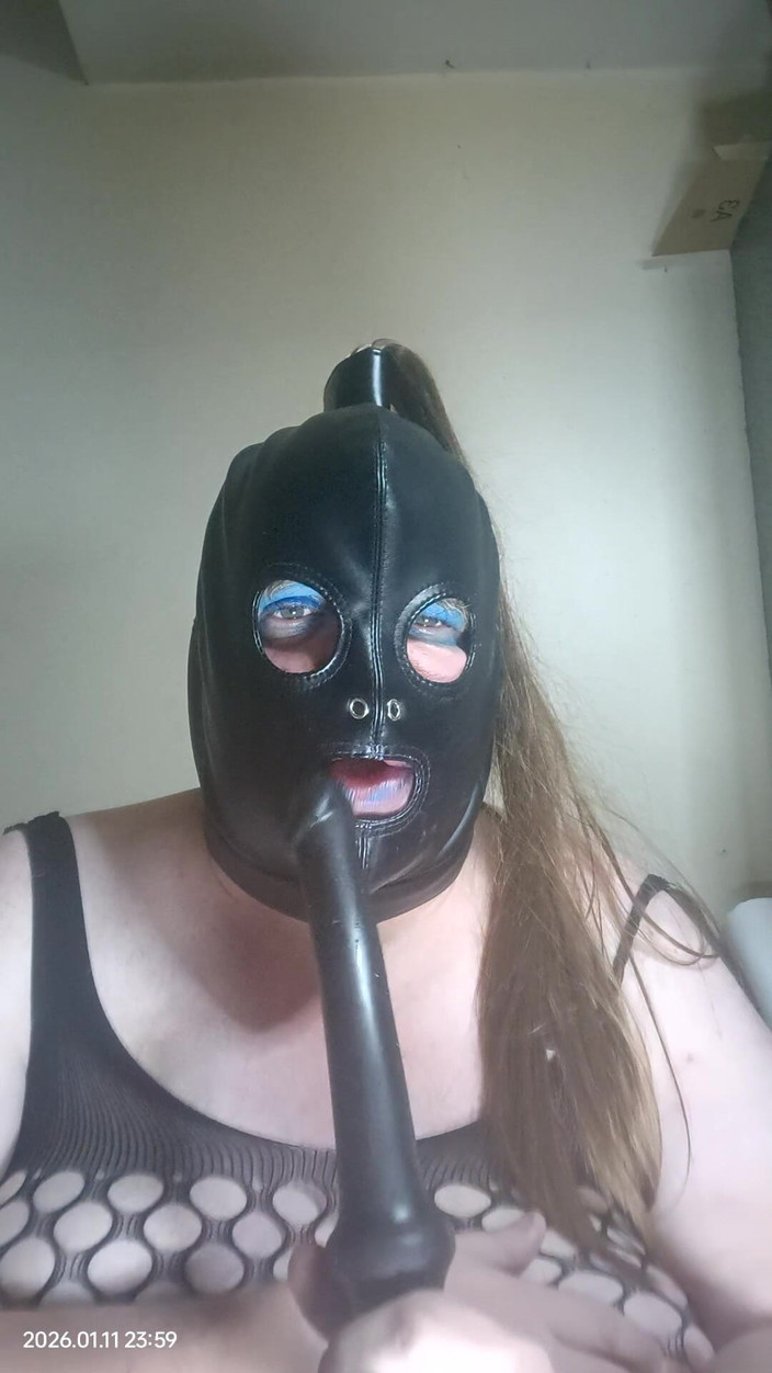 Stephanie-Nicole-TV: Bbw TV saje robertek a fackuje jí půlky s It...