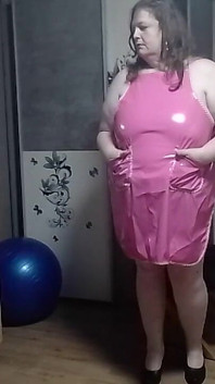 SSBBW celemek karet baru dan tidak di bawahnya