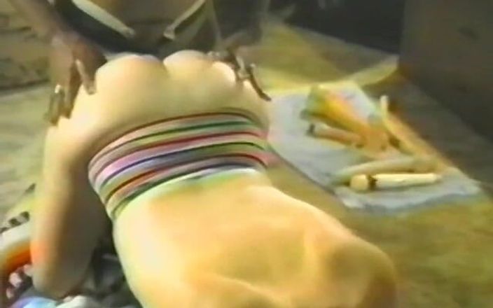 Homegrown Vintage: Hodina klasických orálů a hraček