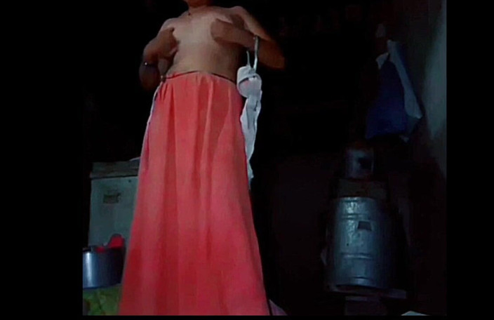 TricolorMusic3: pigtel vaali 18 saal ki eshiyaee mahila se kvarantain men ghar...