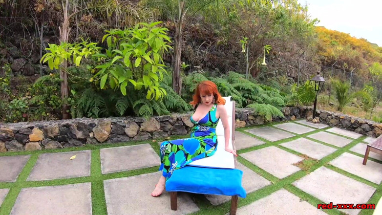 RedXXX: A Little Poolside Pleasure!