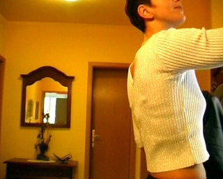 German Amateur Videos: Amatör Bae från Tyskland tar dusch i strumpbyxor