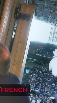 Sexo anal con la azafata durante el vuelo