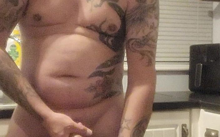 Garywhore: Disgustoso piscio gioca nel Kitcen
