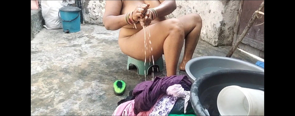 Yourgeeta8899: Sáng nay tôi nhìn thấy mẹ kế của tôi đang tắm,...