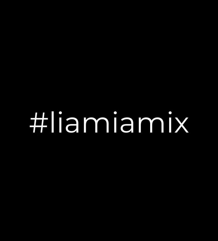 LiaMiamiX: मोटी गांड गोरी लड़की बाहर चिढ़ा रही है
