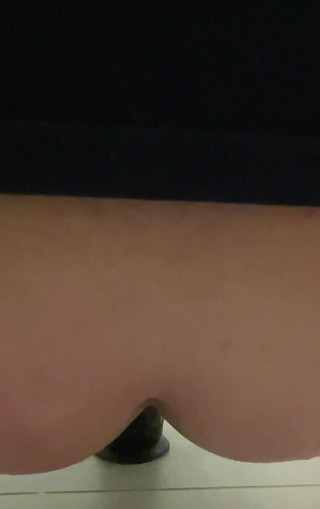 Wetlimit: Arkadan öne dildoyla sikiliyor