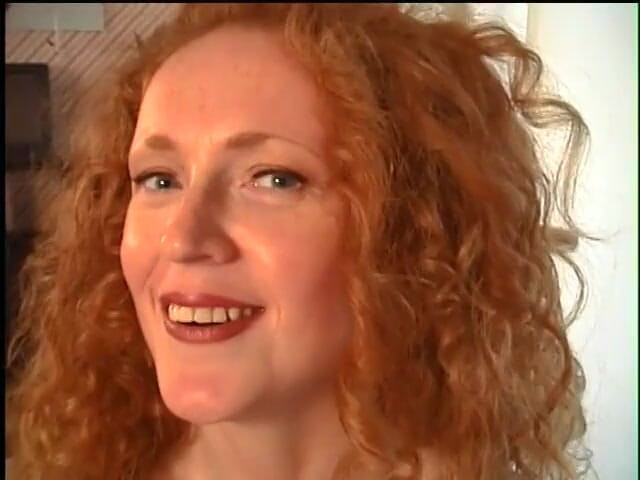 Old Good Porn: Speelse roodharige geeft sensuele pijpbeurt